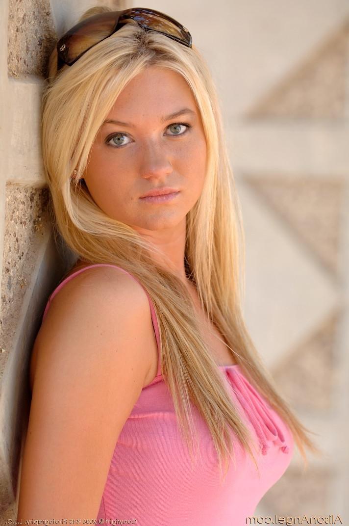 16P Heavenly Gorgeous Blonde Alison Angel Naked