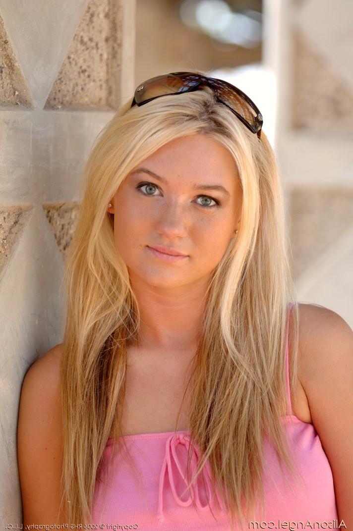 16P Heavenly Gorgeous Blonde Alison Angel Naked