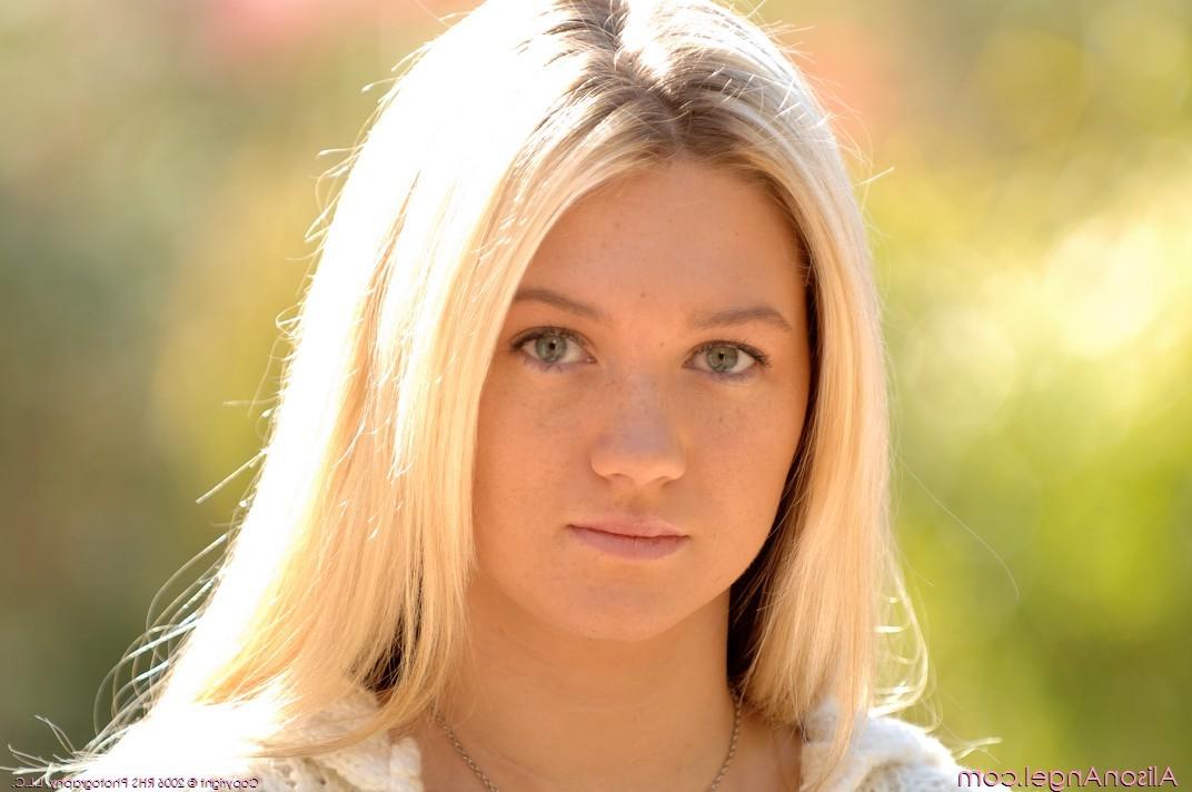 16P Heavenly Gorgeous Blonde Alison Angel Naked