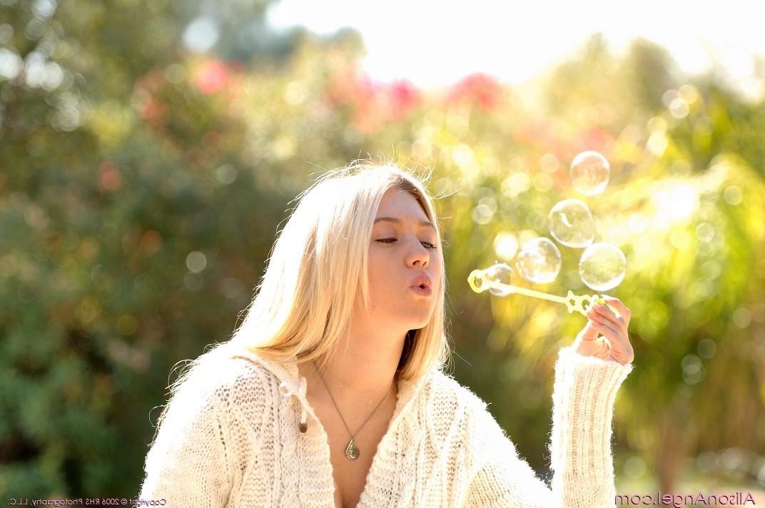 16P Heavenly Gorgeous Blonde Alison Angel Naked