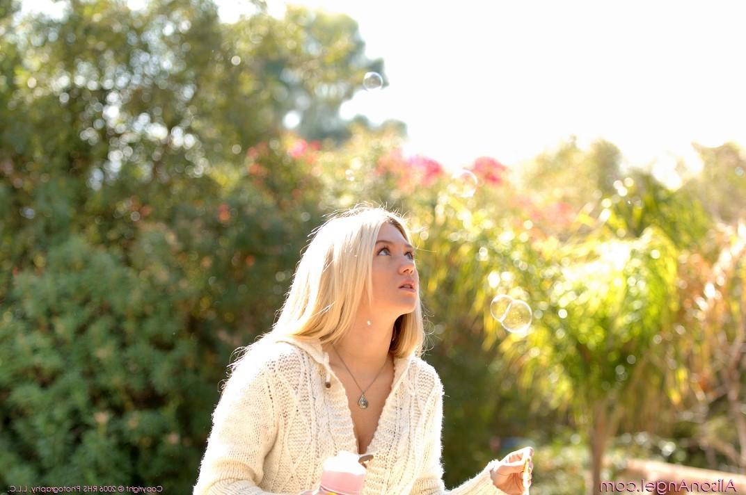 16P Heavenly Gorgeous Blonde Alison Angel Naked