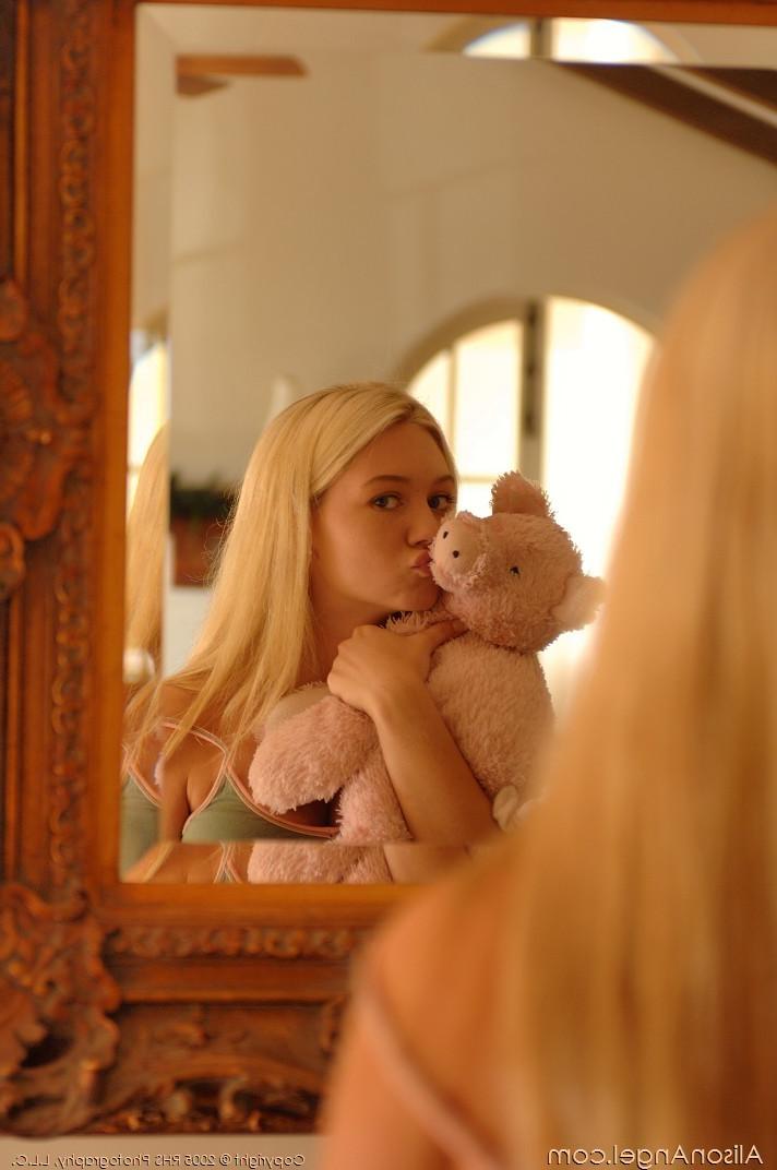 16P Heavenly Gorgeous Blonde Alison Angel Naked