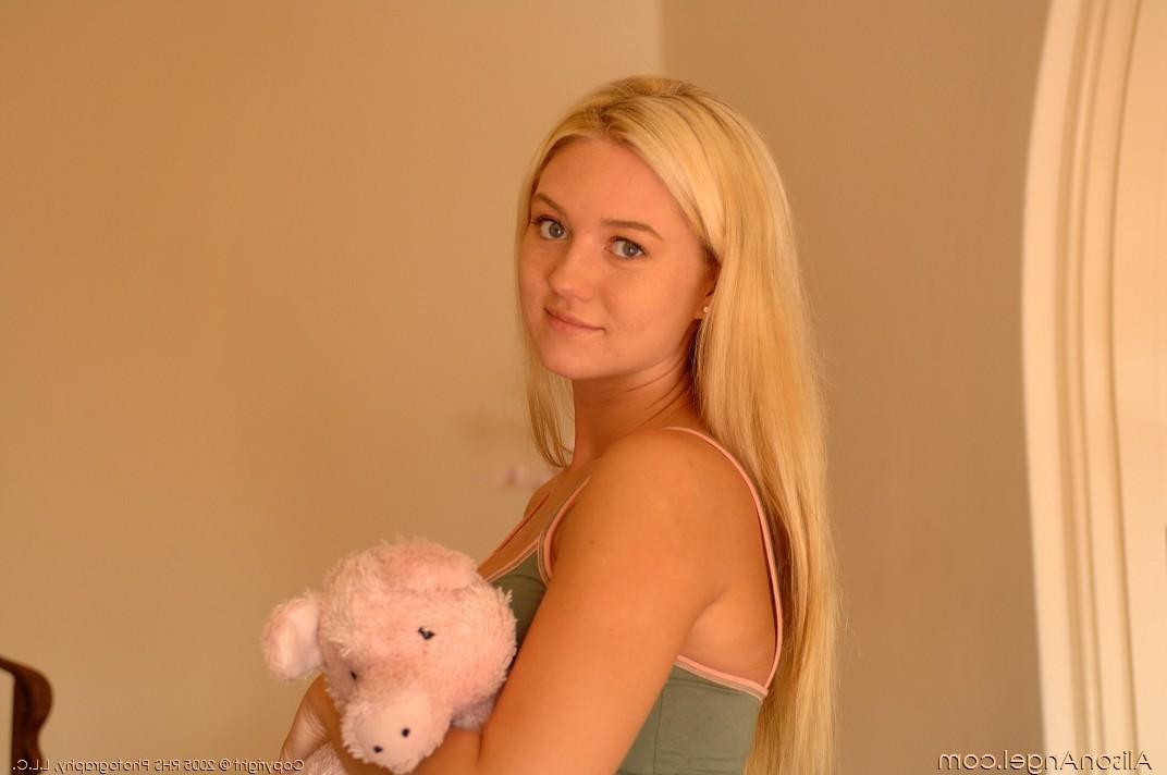 16P Heavenly Gorgeous Blonde Alison Angel Naked