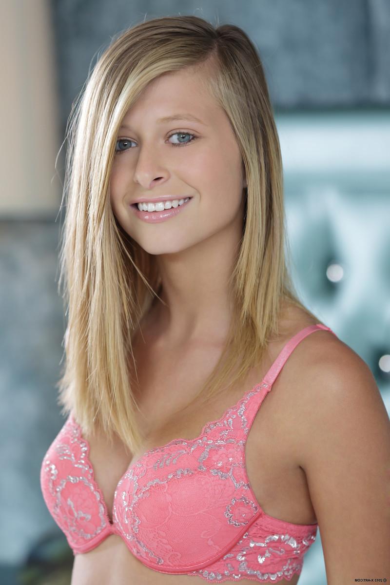 17P Gorgeous teen babe Lauren strip teasing and posing on the bed