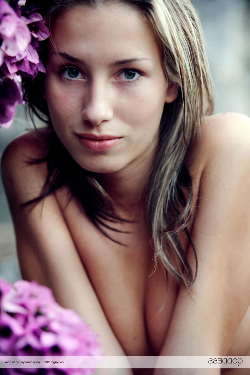 17P Slim erotic babe Eve posing outdoors in gorgeous nude art photos