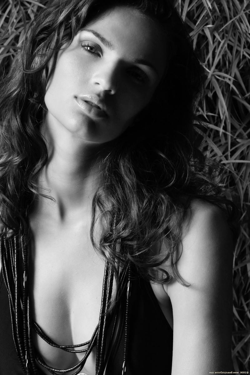 17P Beautiful busty brazilian babe Gisele stripping off bikini in nude art