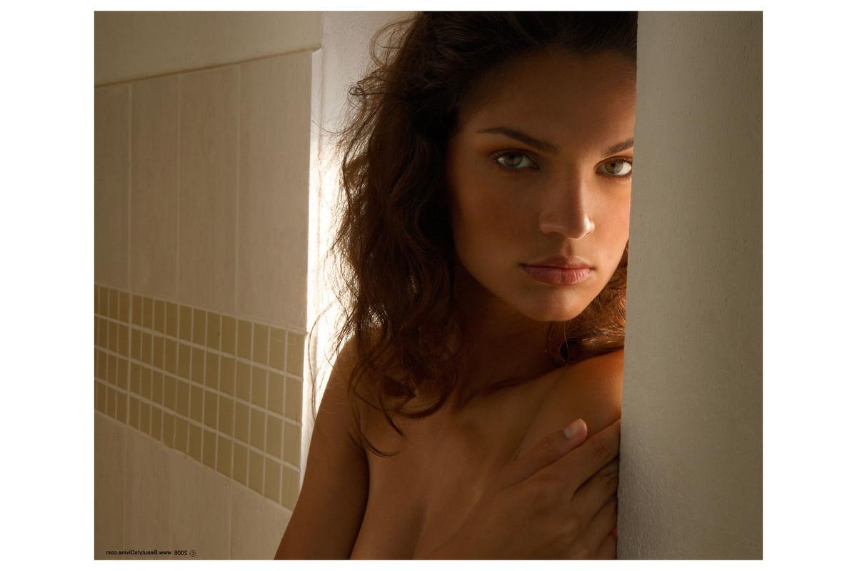 17P Beautiful busty brazilian babe Gisele stripping off bikini in nude art