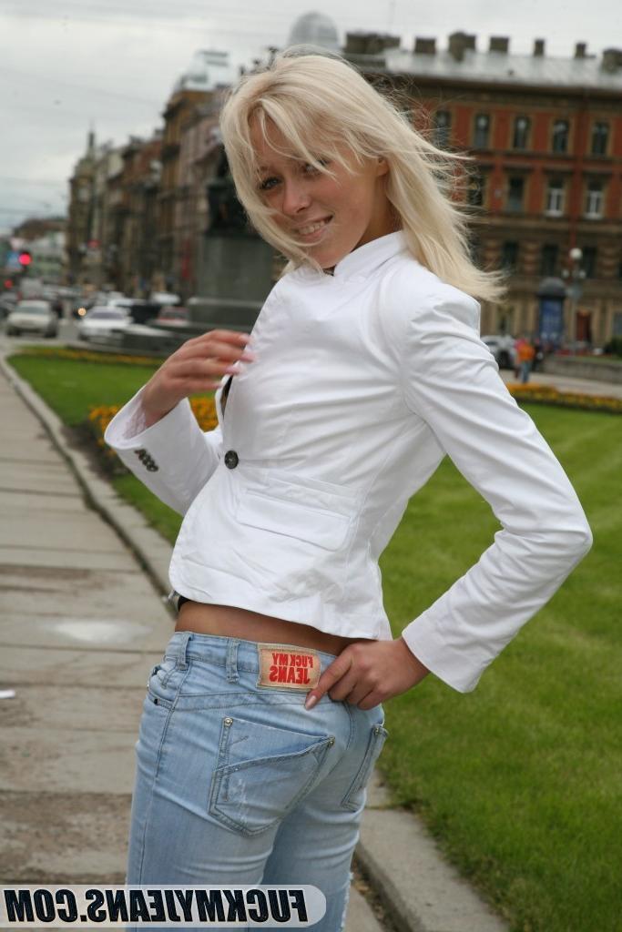 18P Tall blonde in blue jeans poses outside before getting ass fucked