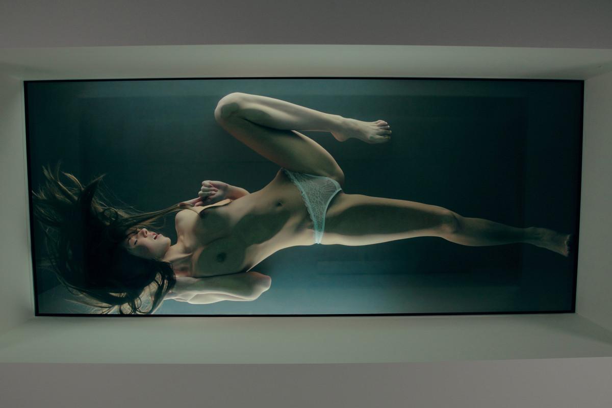 17P Erotic nude art pictures of beauty in water