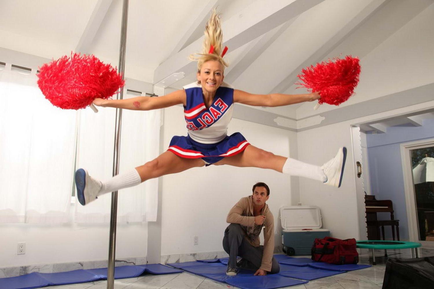 18P Beautiful blonde cheerleader getting drilled