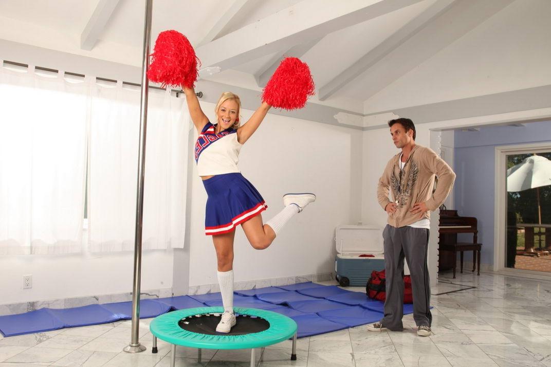 16P Hotbod blonde cheerleader getting banged