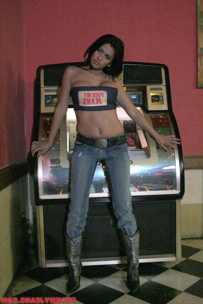 15P Dark haired hottie in tight blue jeans deep throats fat and juicy rod