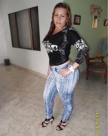 25P More girls in tight jeans