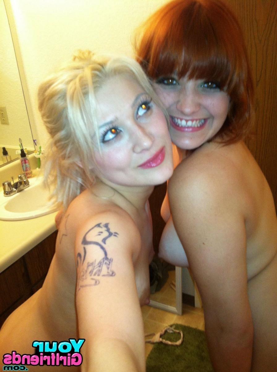 15P Amateur girlfriends posing