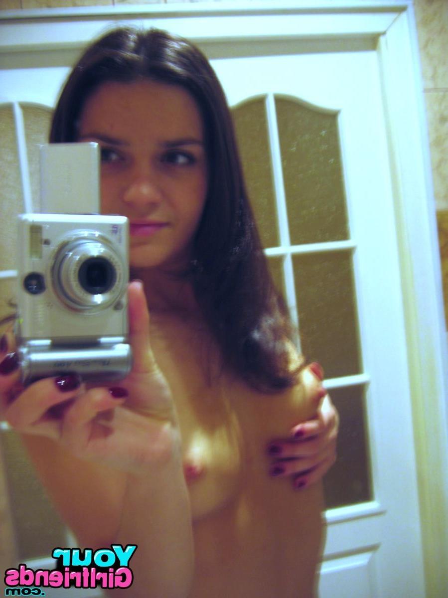 15P Amateur girlfriends posing