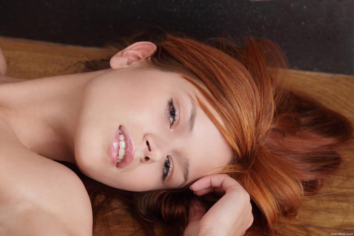 16P Erotic sexy redhead babe Heather in nude art