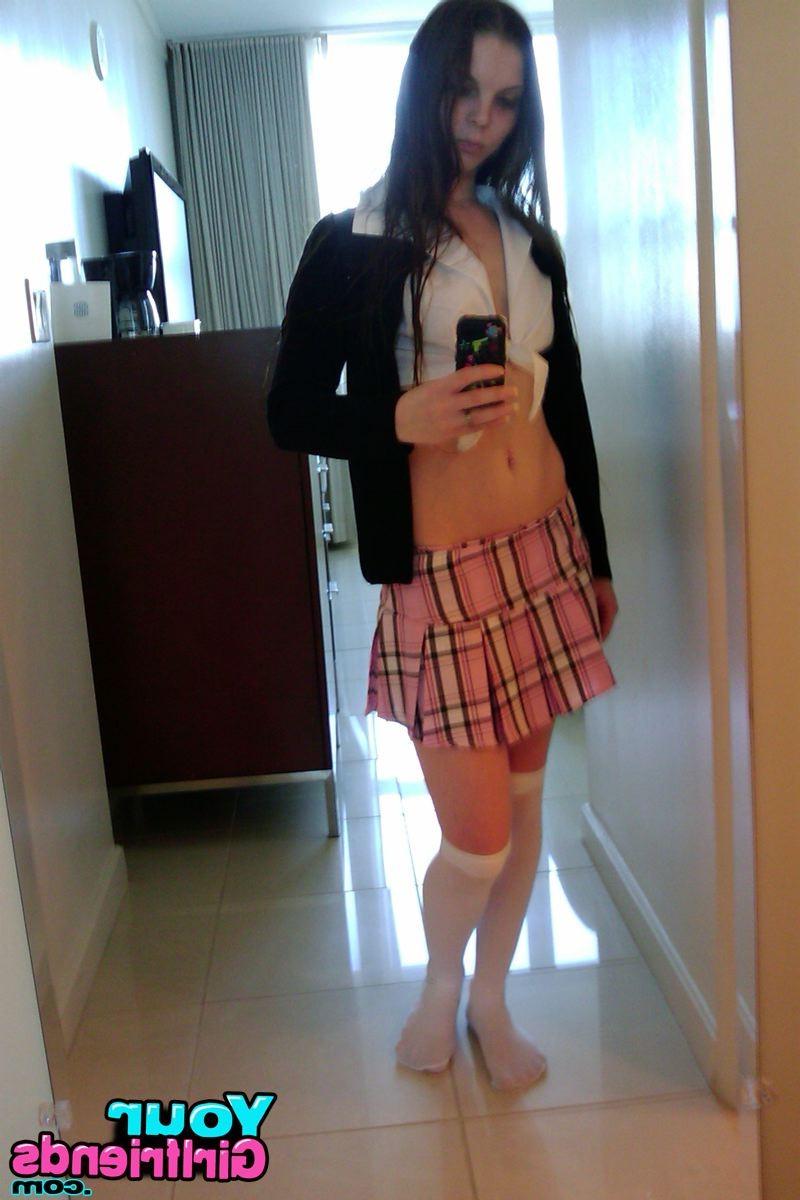 15P Amateur girlfriends posing