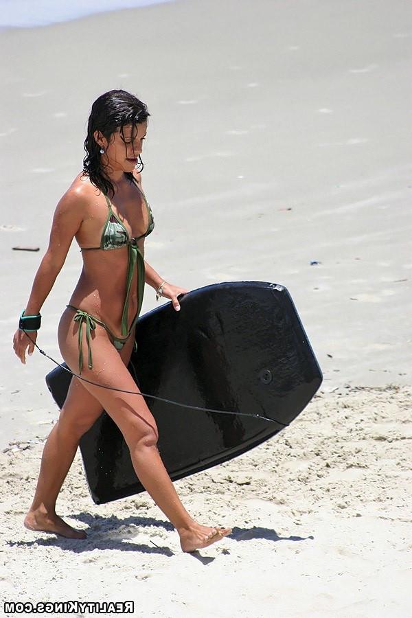 18P Caroline steps out the brazilian water in these hot beach fuck pics