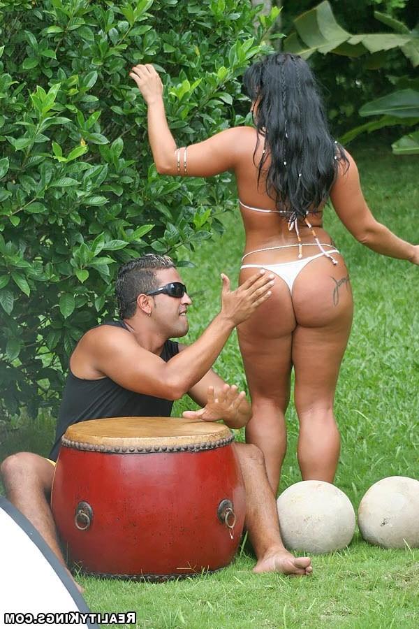 16P Smokin hot monica gets her mega brazilian ass rubbed down then takes it deep in 