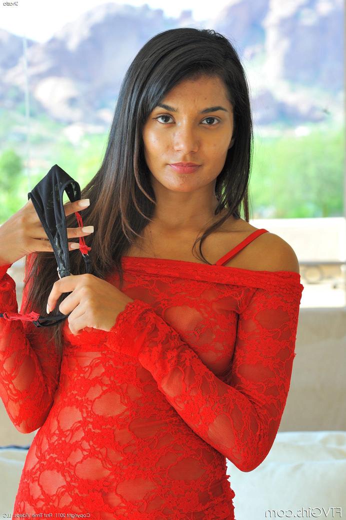 15P Gorgeous petite Saudi Arabian babe spreading wide