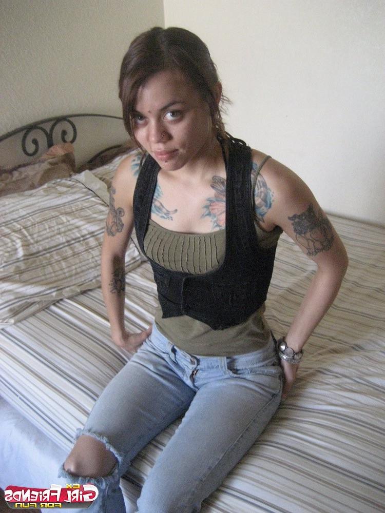 15P Tattooed brunette exgirlfriend hoe Jazmine stripping and showing