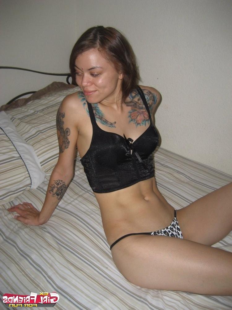 15P Tattooed brunette exgirlfriend hoe Jazmine stripping and showing