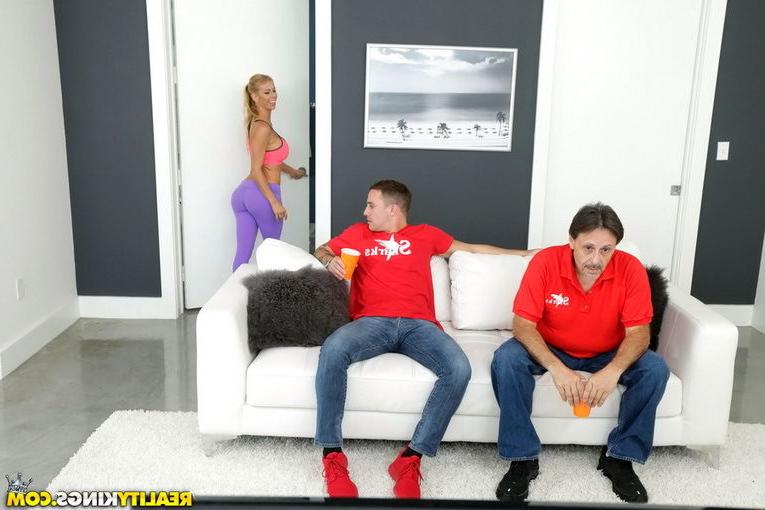 12P She got her pussy pounded in the shower and got man juice all ov