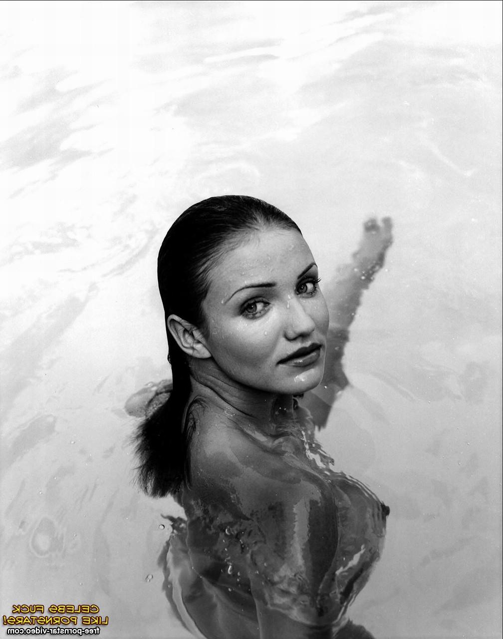 10P Nude Cameron Diaz in the basin