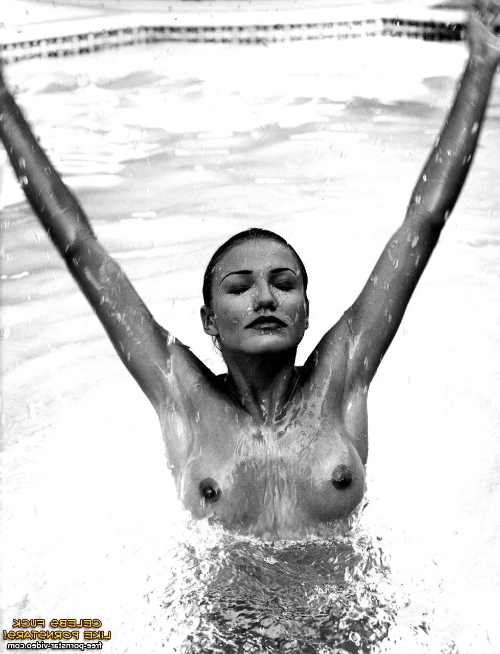 10P Nude Cameron Diaz in the basin
