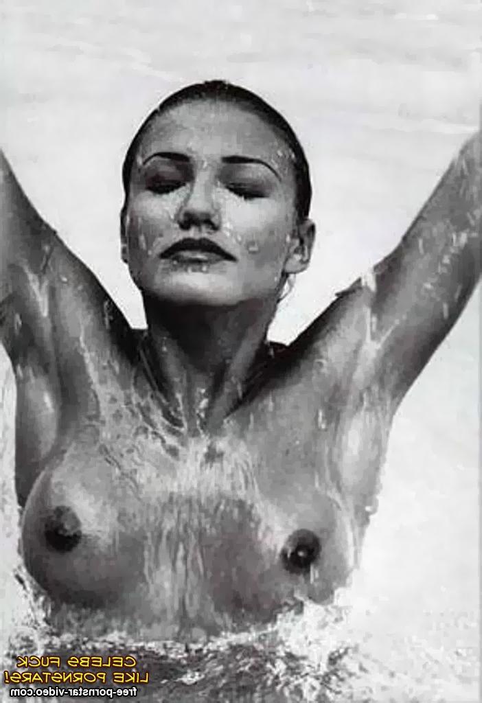 10P Nude Cameron Diaz in the basin