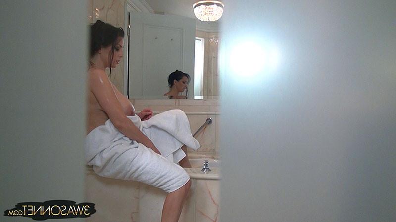 14P Ewa Sonnet  cam hidden in bathroom