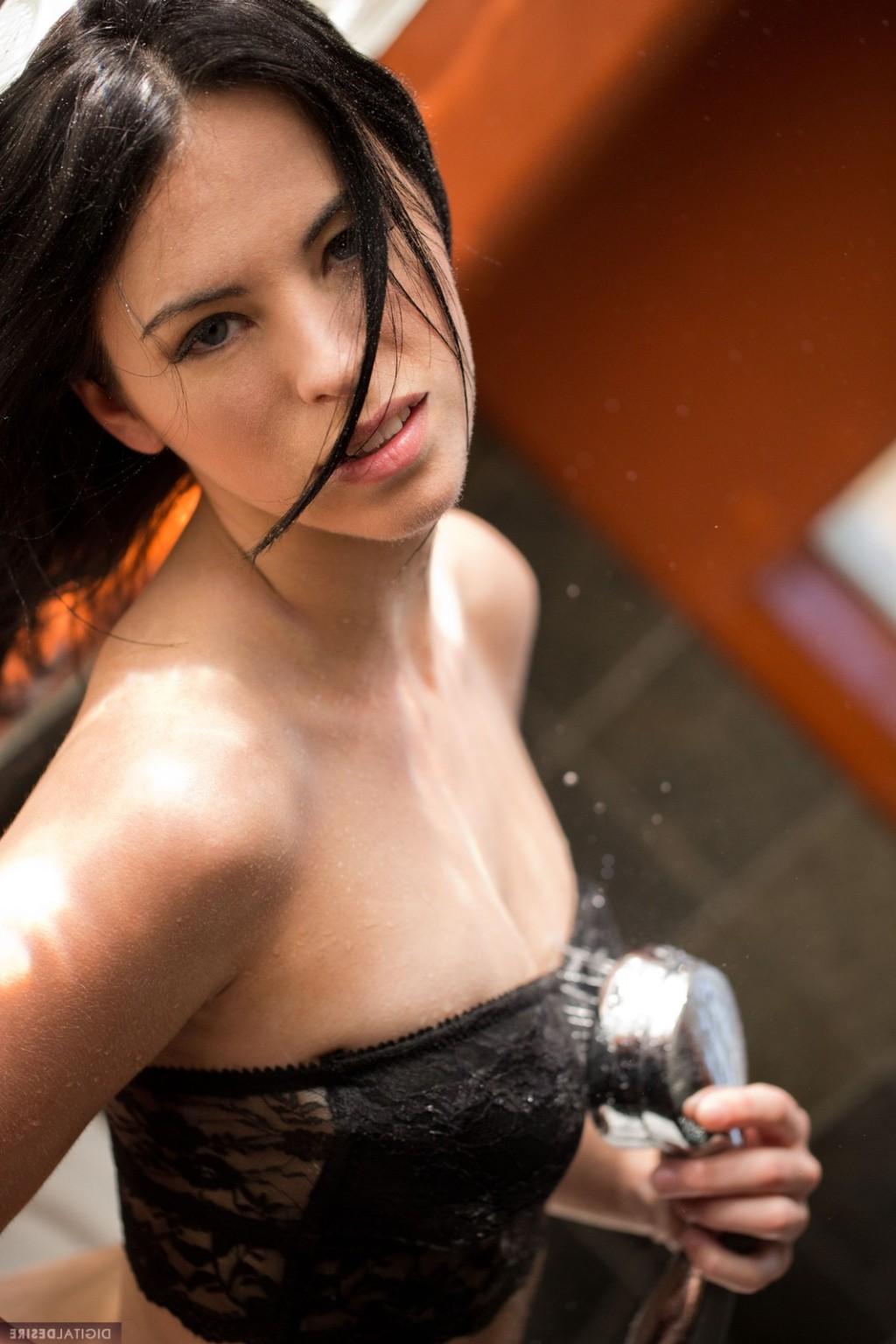17P Sexy Veronica Radke splashing around naked in bathtub