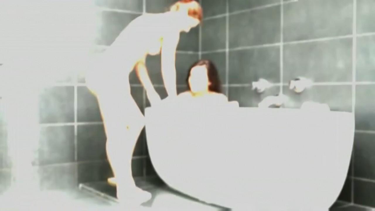 16P Dillion Harper in a bath with her showering friend