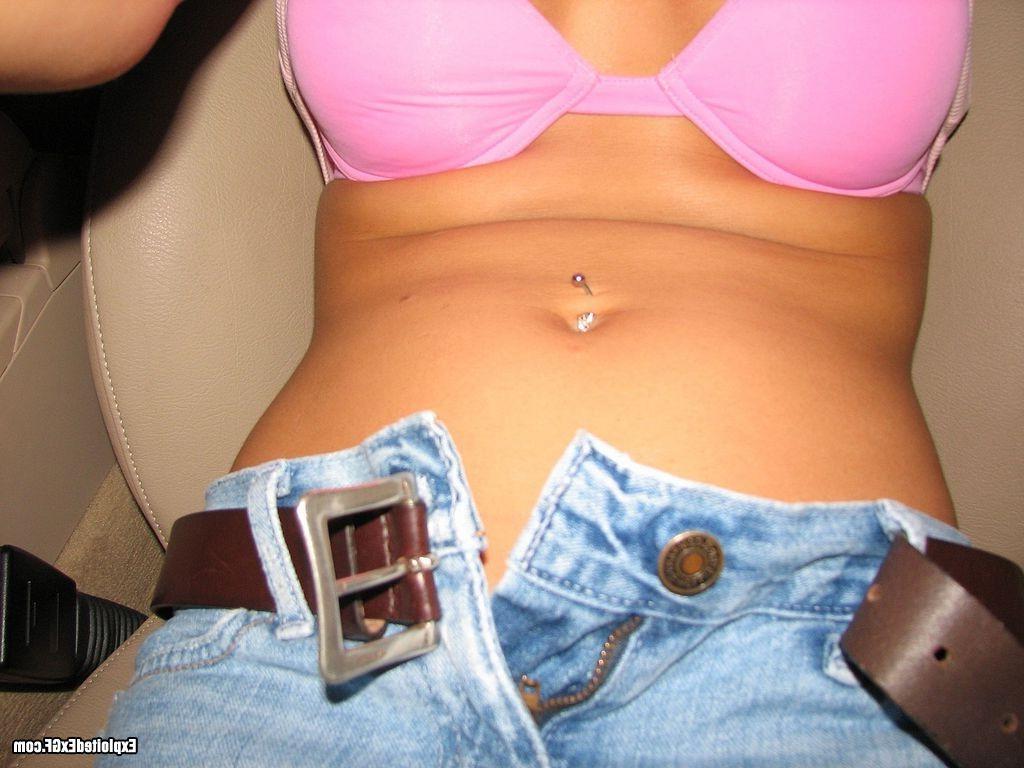 15P Amateur sweety showing her pink bikini in the car
