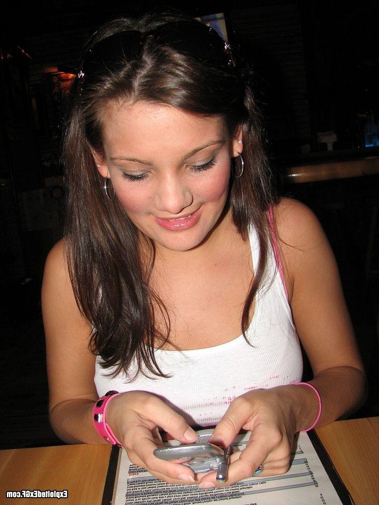 15P Amateur sweety showing her pink bikini in the car