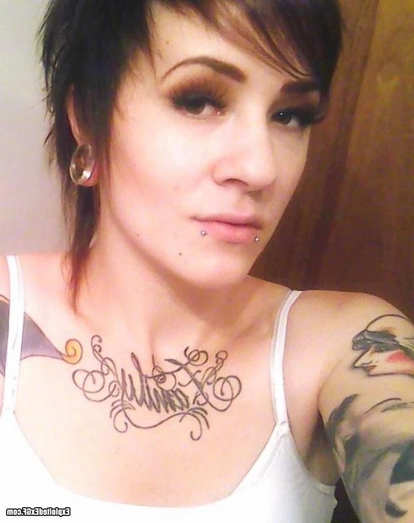 15P Amateur girl with lots of tattos posing
