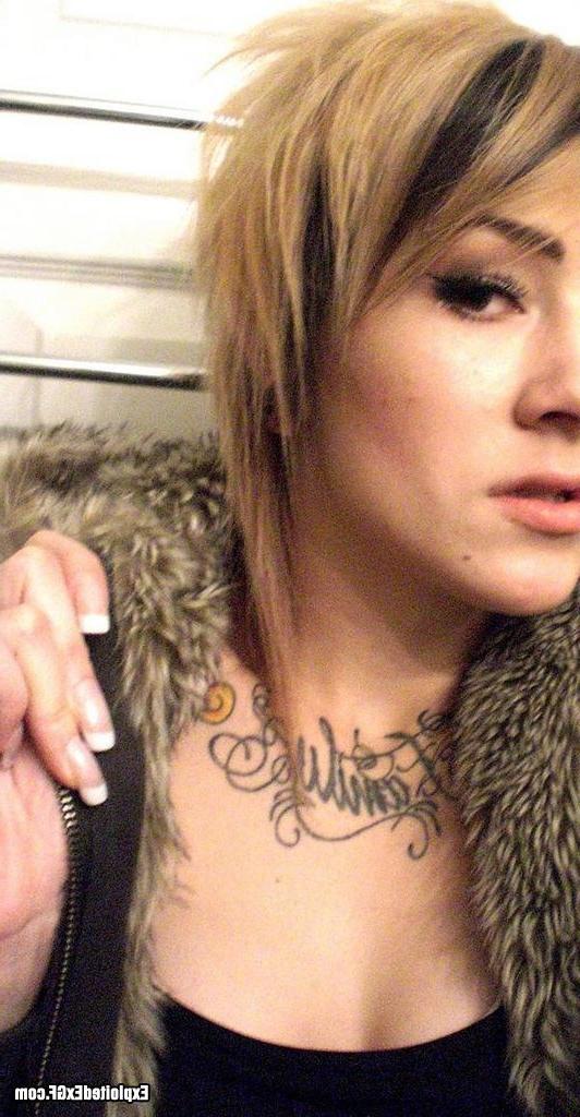 15P Amateur girl with lots of tattos posing
