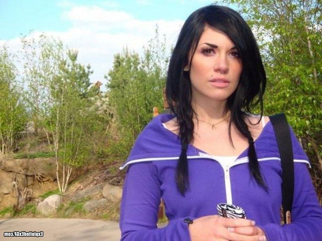 15P Sweet amateur girl taking of her best poses