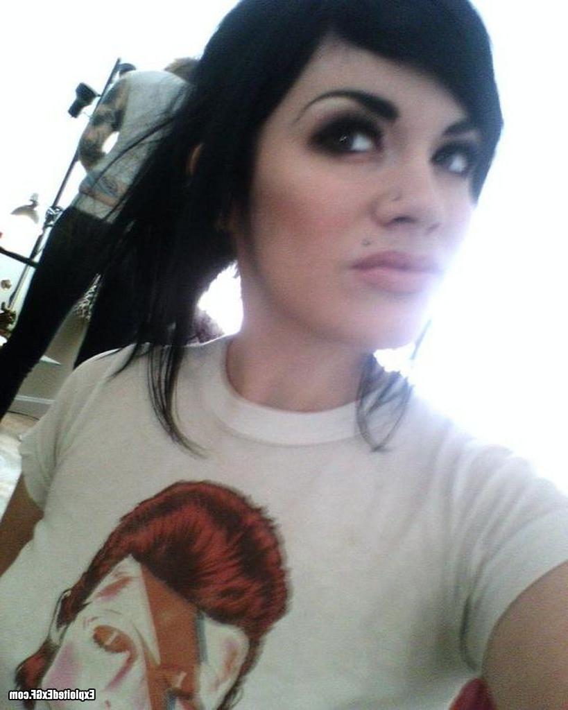 15P Sweet amateur girl taking of her best poses