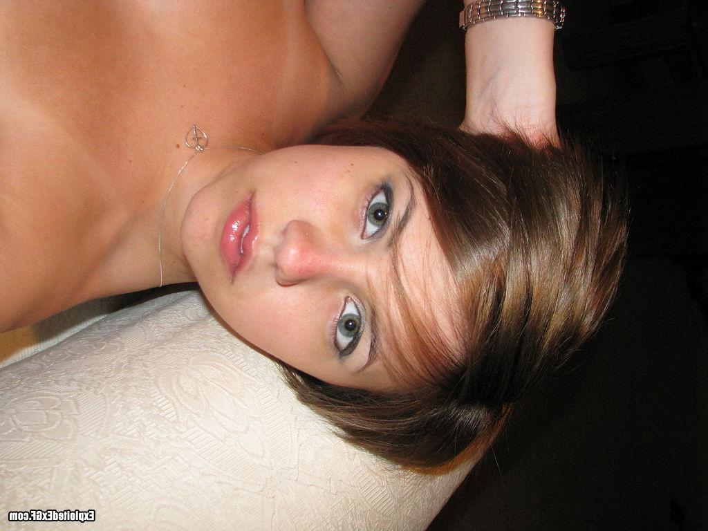 15P Sweet amateur showing her hot boobs
