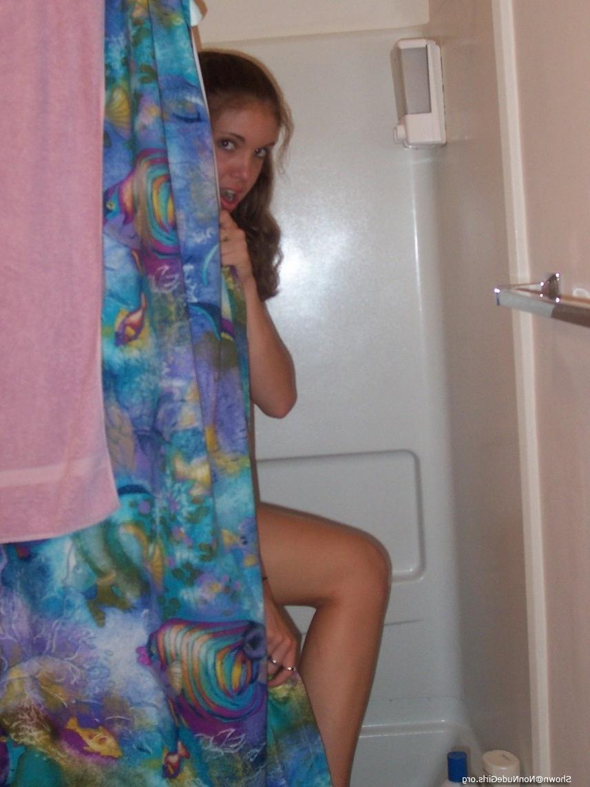 20P Amateur teens wet in shower