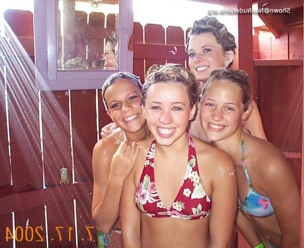 20P Amateur teens wet in shower