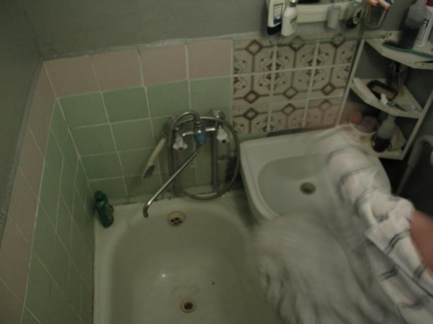 16P Ceiling voyeur hidden cam catches brunette babe in the shower