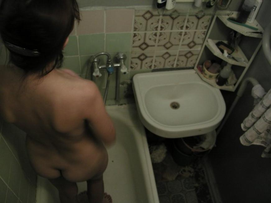 16P Ceiling voyeur hidden cam catches brunette babe in the shower