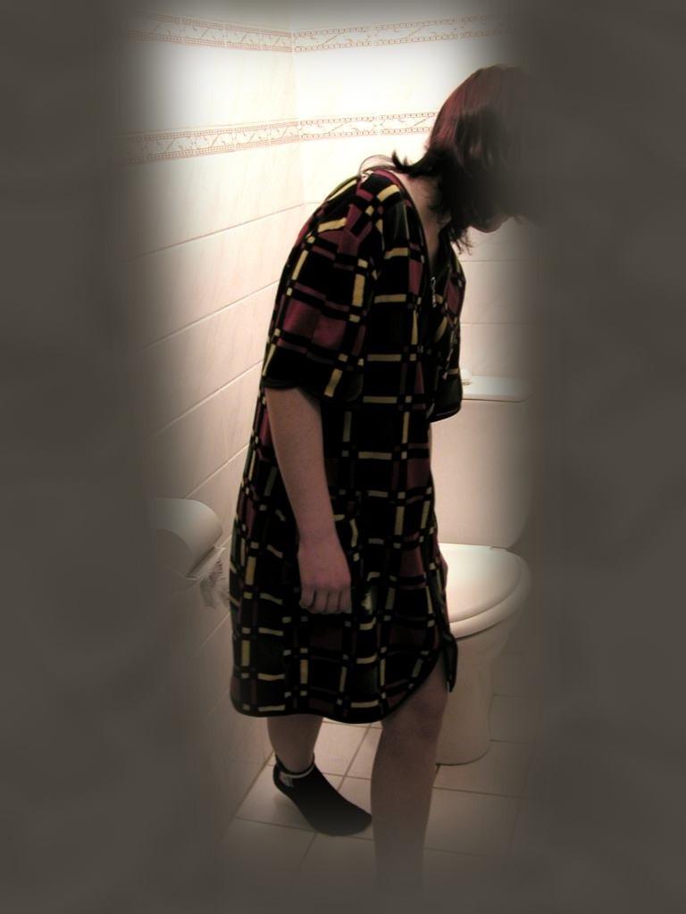 16P Voyeur peeks at sleepy babe caught taking a morning leak