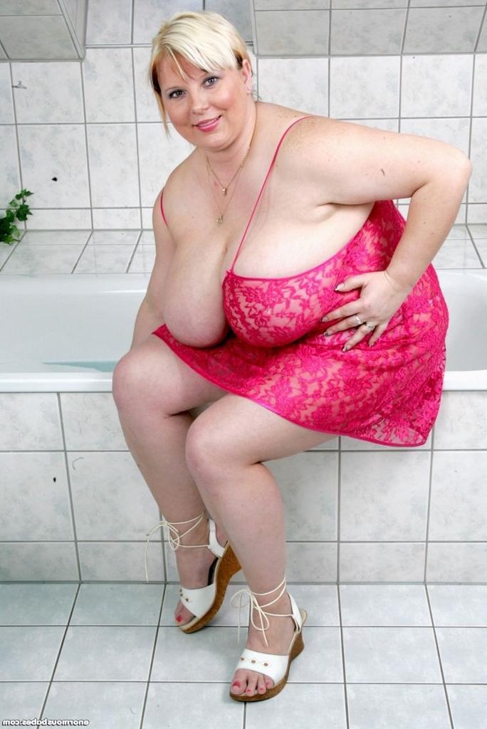16P Sexy blonde bbw with enormous natural boobs nude in the bathroom