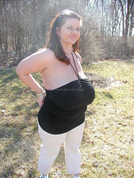 15P Big Boobs Girl Outside