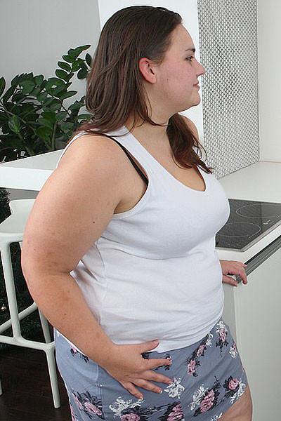 12P He dumps cream on her titties and he fucks the fat bitch while her tits look so 