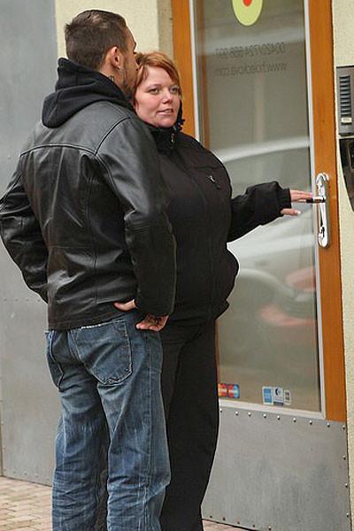 12P He leaves his sexy GF to go home with this bodacious fat girl and have sex in he