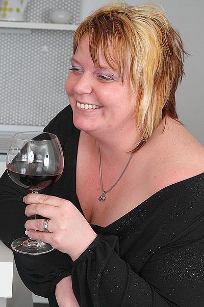 12P He leaves his sexy GF to go home with this bodacious fat girl and have sex in he